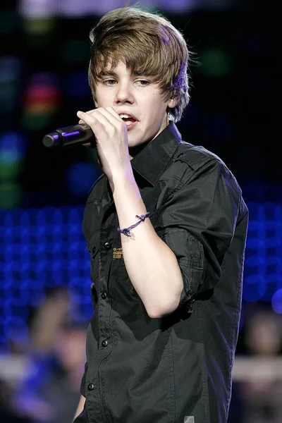 Justin Bieber Het Podium Voor Pepsi Fan Jam Super Bowl — Stockfoto