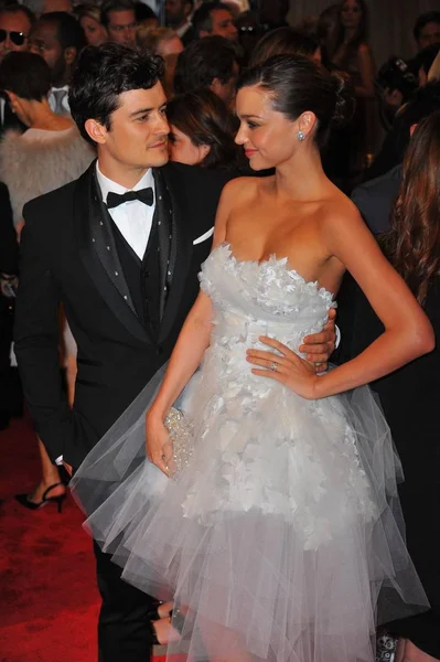 Orlando Bloom Miranda Kerr Chegadas Para Alexander Mcqueen Savage Beauty — Fotografia de Stock