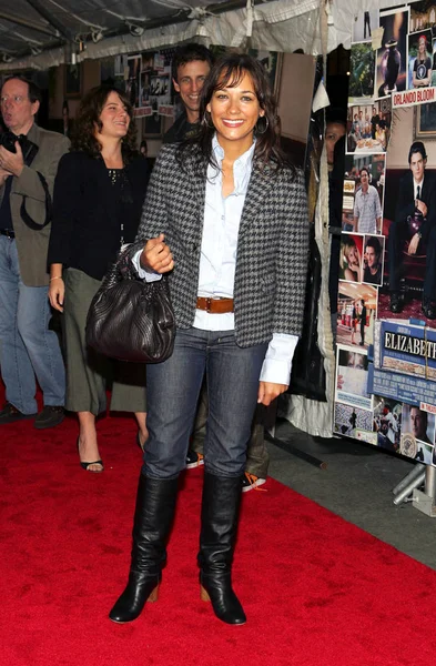Elizabethtown Premiere için gelenler Rashida Jones, Loews Lincoln Square Tiyatrosu, New York, Ny, Ekim 10, 2005. Fotoğraf: Gregorio Binuya /Everett Collection