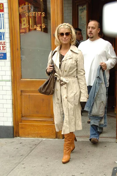 Jessica Simpson Por Candids Jessica Simpson Dejando Pastis Restaurant Manhattan — Foto de Stock