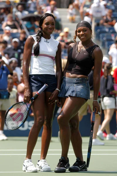 Venus Williams Och Serena Williams Arthur Ashe Kid Day Open — Stockfoto