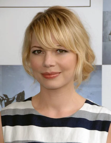 Michelle Williams Vid Ankomst För Film Independent 2009 Spirit Awards — Stockfoto