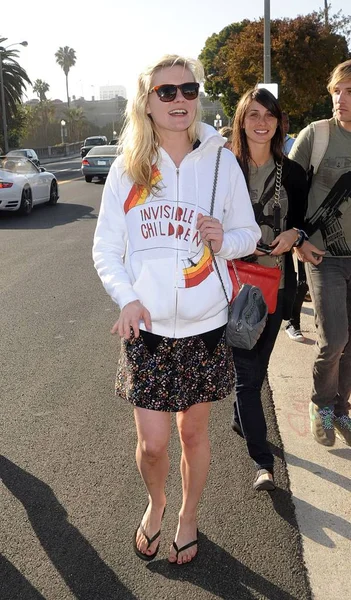 Kirsten Dunst Görünmez Çocuk Küresel Olay için gelenler: Kurtarma, Santa Monica Pier City Hall, Los Angeles, Ca Nisan 25, 2009. Fotoğraf: Dee Cercone /Everett Collection