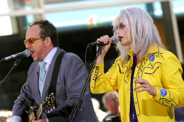 Elvis Costello Emmylou Harris Palco Para Nbc Today Show Concert Fotografias De Stock Royalty-Free