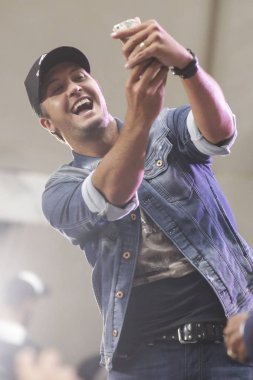 Luke Bryan Luke Bryan ile Nbc Today Show Konseri için sahnede, Rockefeller Plaza, New York, Ny Haziran 3, 2016. Fotoğraf: Achim Harding / Everett Koleksiyonu