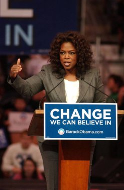 Oprah Winfrey Oprah Winfrey ile Demokratik Başkanlık İlköğretim için Barack Obama Kampanya Rallisi için katılım, Verizon Wireless Arena, Manchester, Nh, Aralık 09, 2007. Fotoğraf: Kristin Callahan / Everett Koleksiyonu