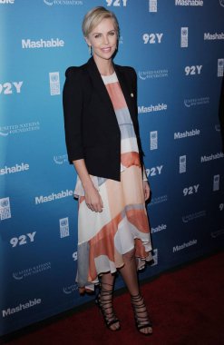 Charlize Theron (Zimmermann elbise giyiyor) Sosyal İyi Zirvesi için gelenler 2015, 92nd Street Y, New York, Ny Eylül 28, 2015. Fotoğraf: Kristin Callahan / Everett Koleksiyonu