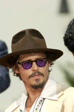Johnny Depp Johnny Depp için el izi ve ayak izi töreni için basın toplantısında, Grauman Çin Tiyatrosu, Los Angeles, Ca, Eylül 16, 2005. Fotoğraf: Michael Germana / Everett Koleksiyonu