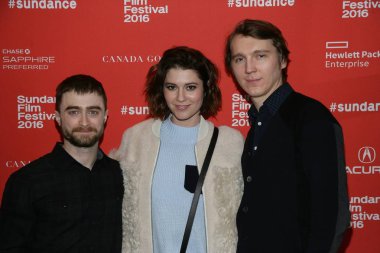 Daniel Radcliffe, Mary Elizabeth Winstead, Paul Dano Sundance Film Festivali'nde İsviçre Army Man Premiere için gelenler 2016, Sahne Sanatları Için Eccles Merkezi, Park City, Ut Ocak 22, 2016. Fotoğraf: James Atoa / Everett Koleksiyonu