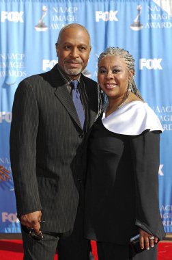 James Pickens Jr, Gina Pickens için gelen gelenler 38 NAACP Image Awards, Shrine Auditorium, Los Angeles, CA, Mart 02, 2007. Fotoğraf: Michael Germana/Everett Collection