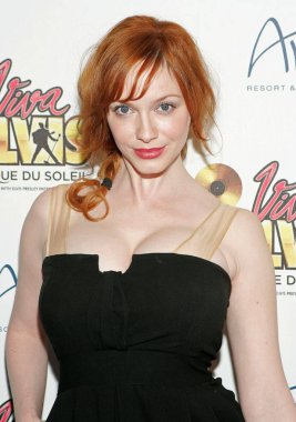 Christina Hendricks açılış Night Viva Elvis tarafından Cirque du Soleil, Aria Resort ve Casino City Center, Las Vegas, NV Şubat 19, 2010 tarafından geliş. Fotoğraf: James Atoa/Everett Collection