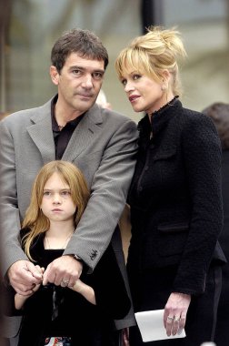 Antonio Banderas, Melanie Griffith, Stella Hollywood Walk of Fame, Antonio Banderas, Hollywood, Los Angeles, CA, 18 Ekim 2005 ile Star için indüksiyon töreninde. Fotoğraf: Michael Germana/Everett Collection