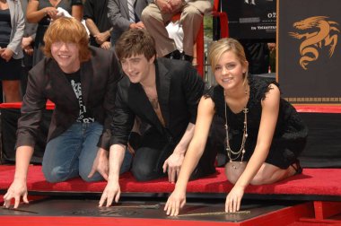 Rupert Grint, Daniel Radcliffe, Emma Watson Harry Potter ayak-baskı ve Wand-baskı töreni için indüksiyon töreni, Grauman ' 's Çin Tiyatrosu, Los Angeles, CA, Temmuz 09, 2007. Fotoğraf: Dee Cercone/Everett Collection
