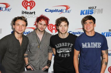 Ashton Irwin, Michael Clifford, Luke Hemmings, Calum Hood, Kiis Fm'in iheartradio Jingle Ball 2015,Staples Center, Los Angeles, Ca Aralık 4, 2015 için katılım Yaz 5 Saniye. Fotoğraf: Sara Cozolino /Everett Collection