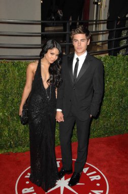 Vanessa Hudgens, Zac Efron Vanity Fair Oscar Partisi, Sunset Tower Hotel, Los Angeles, Ca Mart 7, 2010 için gelenler. Fotoğraf: Dee Cercone /Everett Collection