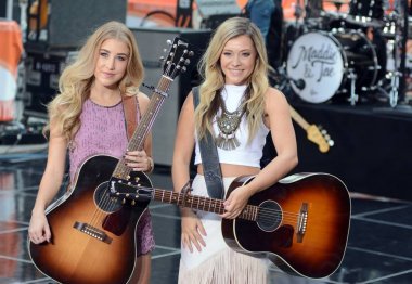 Maddie Marlow, Maddie ve Tae ile Nbc Today Show Konseri için sahnede Tae Boya, Rockefeller Plaza, New York, Ny Eylül 1, 2015. Fotoğraf: Derek Storm / Everett Koleksiyonu