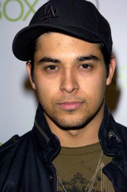 Wilmer Valderrama, Microsoft yeni nesil konsol Xbox 360 lansmanı partisi, özel ikamet, Beverly Hills, CA, 16 Kasım 2005 için gelenler. Fotoğraf: David Longendyke/Everett Collection
