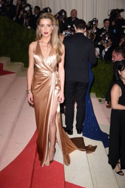 Amber Heard (Ralph Lauren giyiyor) Manus x Machina için gelenler: Moda Teknoloji Çağında Açılış Gecesi Kostüm Enstitüsü Yıllık Gala - Bölüm 3, Metropolitan Sanat Müzesi, New York, Ny Mayıs 2, 2016. Fotoğraf: Derek Storm / Everett Koleksiyonu