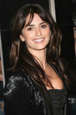 Penelope Cruz (Marchesa ceket giyiyor) Vicky Cristina Barcelona New York Prömiyeri için gelenler, Şehir Sinemaları 2, New York, Ny, Ağustos 06, 2008. Fotoğraf: Jay Brady / Everett Koleksiyonu