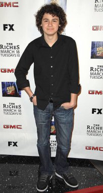 Brett Del Buono Fx Network's Riches Sezon 2 Premiere, Pasifik Tasarım Merkezi, Los Angeles, Ca, Mart 16, 2008 tarama için gelenler. Fotoğraf: David Longendyke / Everett Koleksiyonu