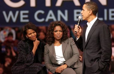 Michelle Obama, Oprah Winfrey, Barack Obama Barack Obama Campaign Rallisi için Demokrat Cumhurbaşkanlığı birincil Oprah Winfrey, Verizon Wireless Arena, Manchester, NH, Aralık 09, 2007 için katılım. Fotoğraf: Kristin Callahan/Everett Collec
