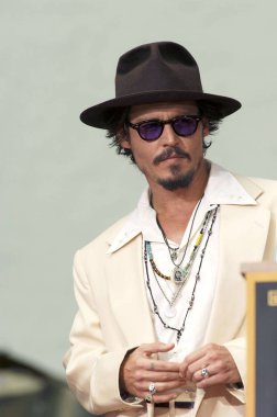 Johnny Depp Johnny Depp için el izi ve ayak izi töreni için basın toplantısında, Grauman Çin Tiyatrosu, Los Angeles, Ca, Eylül 16, 2005. Fotoğraf: Michael Germana / Everett Koleksiyonu