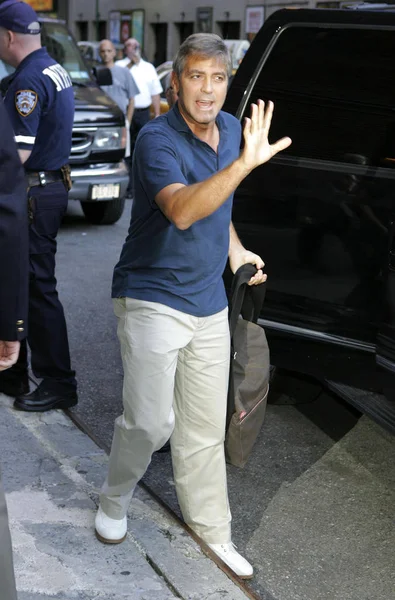 George Clooney Las Llegadas Para Late Show Con David Letterman — Foto de Stock