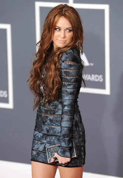 Miley Cyrus Portant Une Robe Herve Leger Aux Arrivées Pour — Photo