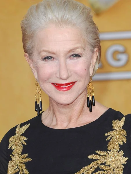 Helen Mirren Bij Aankomsten Voor 20E Jaarlijkse Screen Actors Guild — Stockfoto