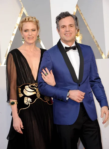 Sunrise Coigney Mark Ruffalo Both Wearing Valentino Arrivals 88Th Academy — Stock Photo, Image