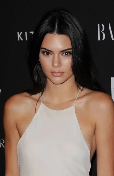 Kendall Jenner Saat Kedatangan Harper Bazaar September Icons Party Plaza — Stok Foto