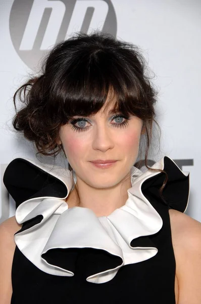 Zooey Deschanel Vid Ankomsten Till Our Idiot Brother Premiere Arclight — Stockfoto