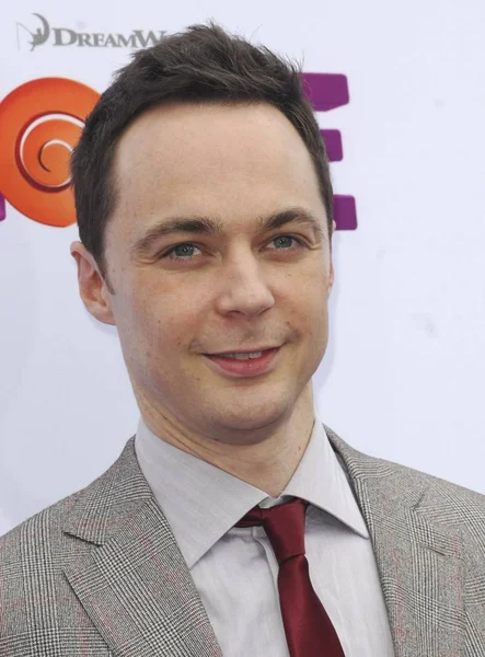 Jim Parsons 2015 日在洛杉矶摄政村剧院参加家庭首演 照片由 伊丽莎白 古德内弗 埃弗雷特收藏 — 图库照片