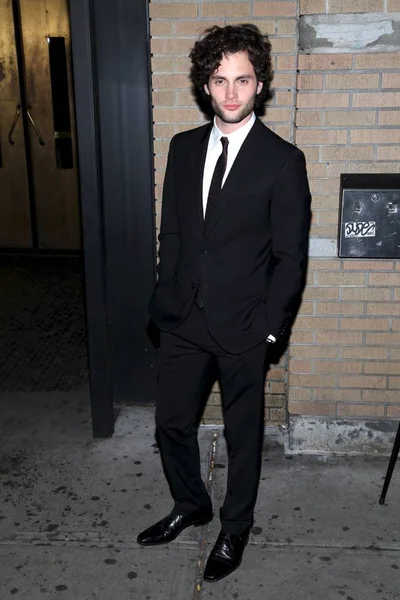 Penn Badgley Margin Call Premiere Için Gelenler Landmark Sunshine Theatres — Stok fotoğraf