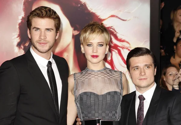 Liam Hemsworth Jennifer Lawrence Josh Hutcherson Pada Saat Kedatangan Untuk — Stok Foto