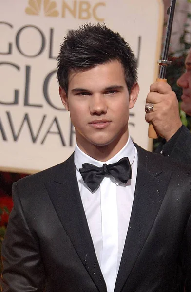 Taylor Lautner Przy Przyjazdów 67Th Annual Golden Globusy Awards Przyloty — Zdjęcie stockowe