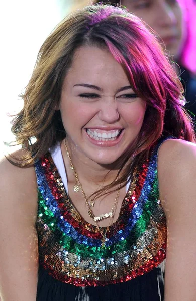 Miley Cyrus Stage Concert Miley Cyrus Nbc Today Show Rockefeller — Stock Photo, Image