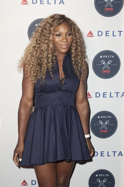 Serena Williams Bij Aankomst Voor Delta Open Mic Celebrity Karaoke — Stockfoto