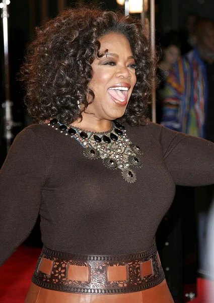Oprah Winfrey Büyük Debaters Premiere için gelenler, Arclight Cinerama Dome, Los Angeles, Ca, Aralık 11, 2007. Fotoğraf: Adam Orchon / Everett Koleksiyonu