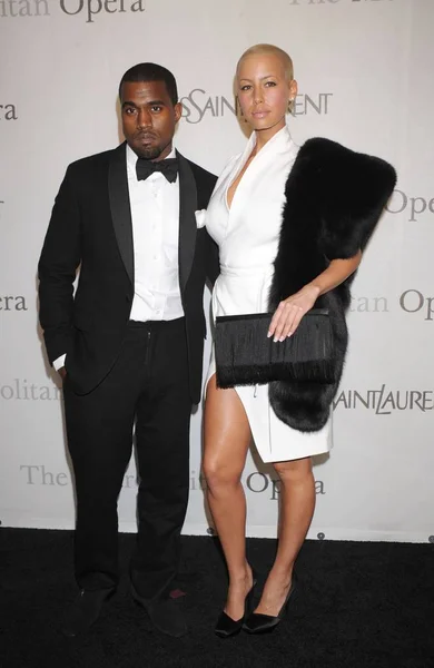 Kanye West Amber Rose Bij Aankomst Voor Metropolitan Opera 125Th — Stockfoto