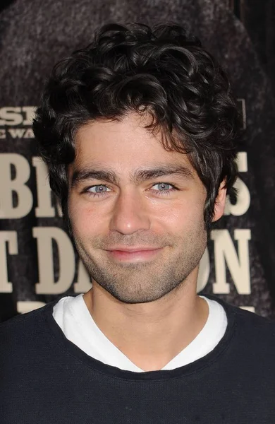 Adrian Grenier Przy Przyjazdów True Grit Premiere Ziegfeld Theatre Nowy — Zdjęcie stockowe