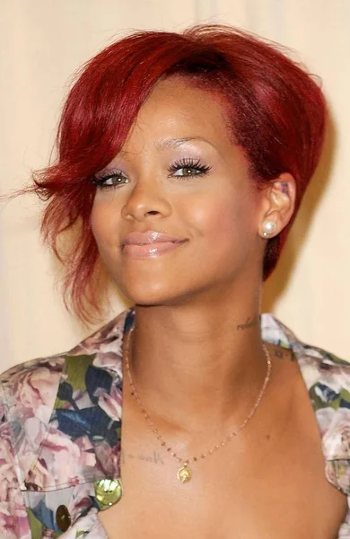 Rihanna Při Příjezdu Rhianna Knihy Podepisování Pro Rhiannu Poslední Dívka — Stock fotografie