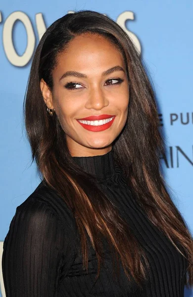 Joan Smalls Aux Arrivées Pour Paper Towns Premiere Amc Loews — Photo