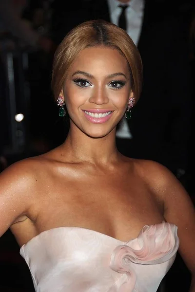 Beyonce Bij Aankomsten Voor Superhelden Mode Fantasy Gala Metropolitan Museum — Stockfoto