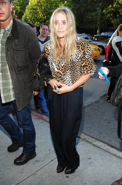 Mary Kate Olsen Bij Aankomsten Voor Holy Rollers Premiere Landmark — Stockfoto