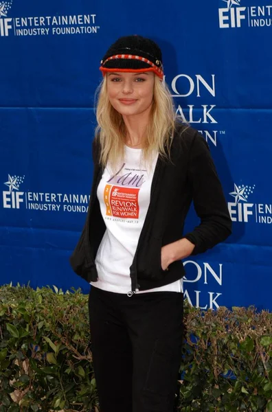 Kate Bosworth in attendance for Entertainment Industry Foundations 13th Annual REVLON RUN/WALK FOR WOMEN, Los Angeles Memorial Coliseum at Exposition Park, Los Angeles, CA, May 13, 2006. Photo by: John Hayes/Everett Collection