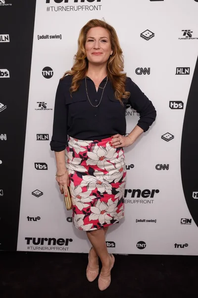 Ana Gasteyer gelen gelen Turner upfront 2016 kırmızı halı gelenler, Nick & Stef ' 's Steakhouse, New York, NY Mayıs 18, 2016. Fotoğraf: Jason Smith/Everett Collection