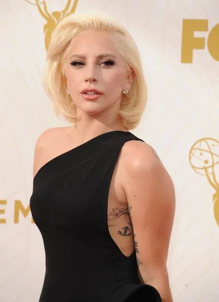 Bayan Gaga Primetime Emmy Awards 2015 Gelenler Microsoft Theater Eski — Stok fotoğraf