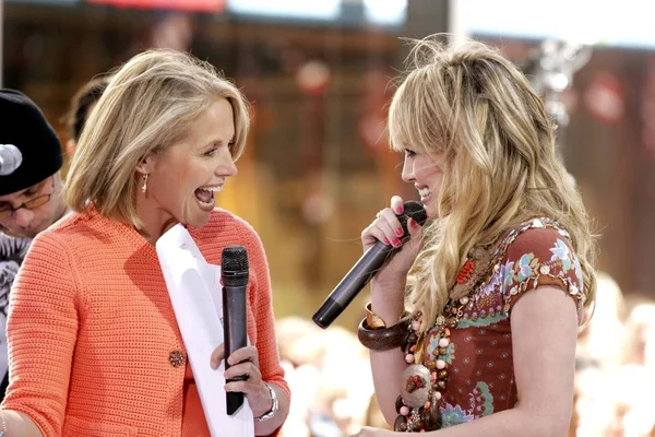 Katie Couric Hilary Duff Stage Nbc Today Show Concert Series — Stock Photo, Image