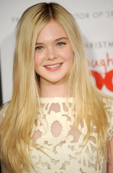 Elle Fanning Beérkezések Vettünk Egy Zoo Premiere Ziegfeld Színház New — Stock Fotó